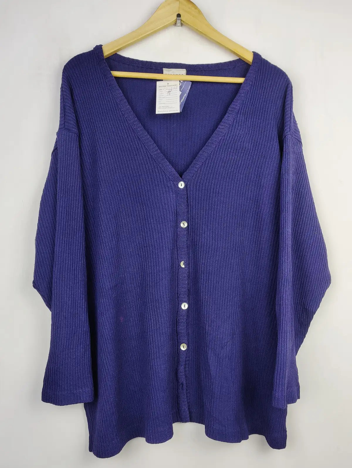 Buy online pre-used pre-loved 100% authentic & Original branded Essence (LS-13468) available in Pakistan. Top international brands avilable.