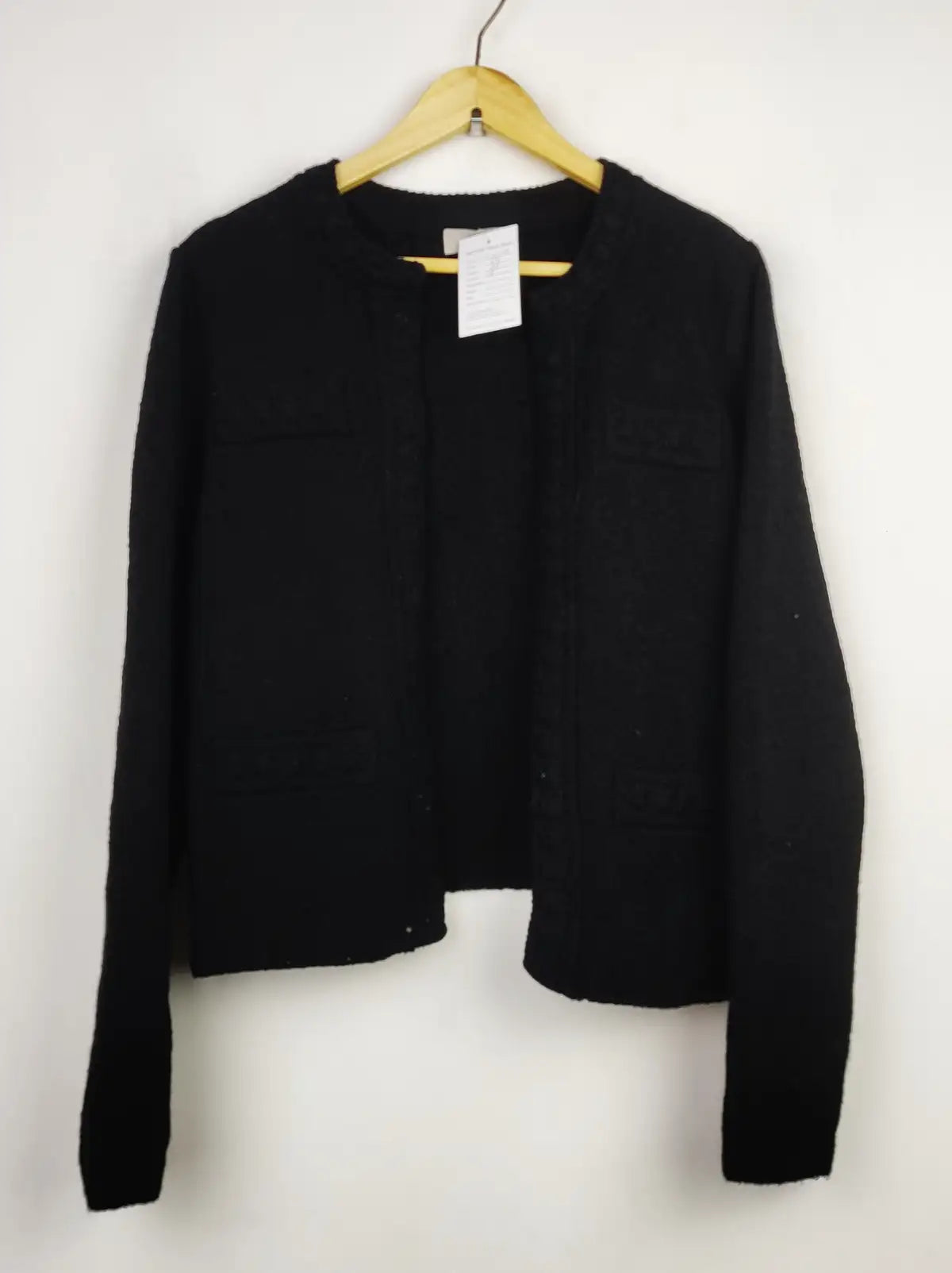 Buy online pre-used pre-loved 100% authentic & Original branded H&M (LS-13499) available in Pakistan. Top international brands avilable.