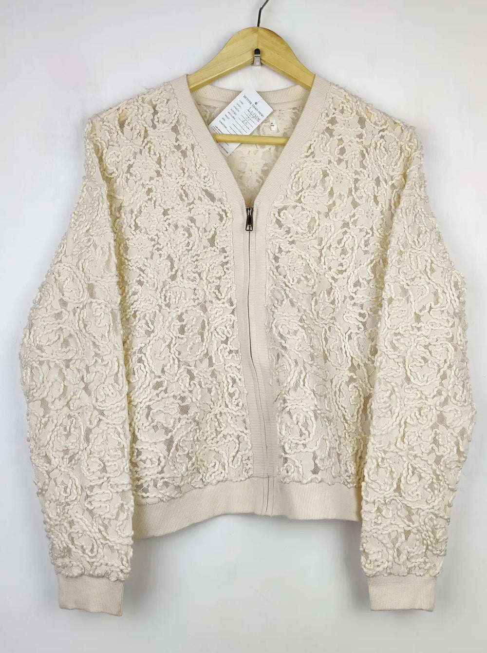 Buy online pre-used pre-loved 100% authentic & Original branded Unknown Brand (LS-13545) available in Pakistan. Top international brands avilable.