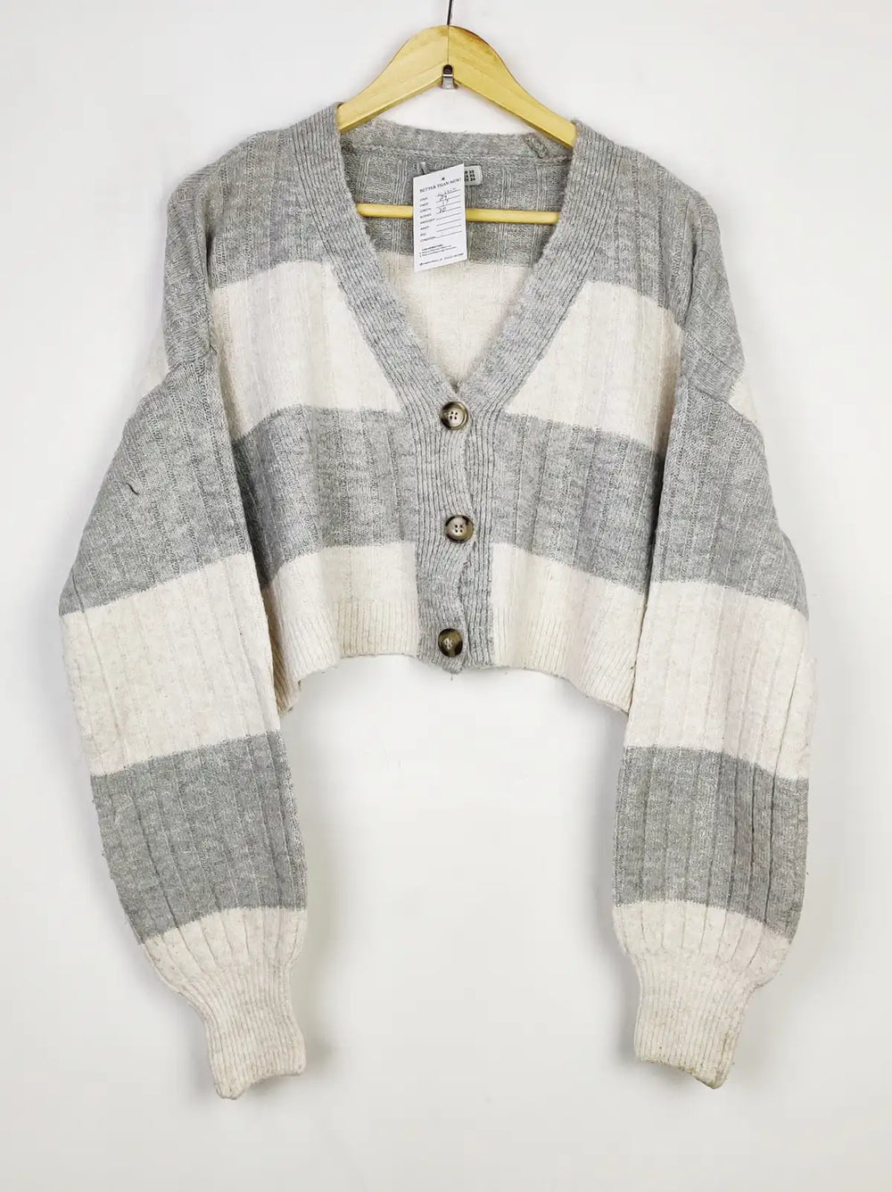 Buy online pre-used pre-loved 100% authentic & Original branded Stradivarius (LS-13592) available in Pakistan. Top international brands avilable.