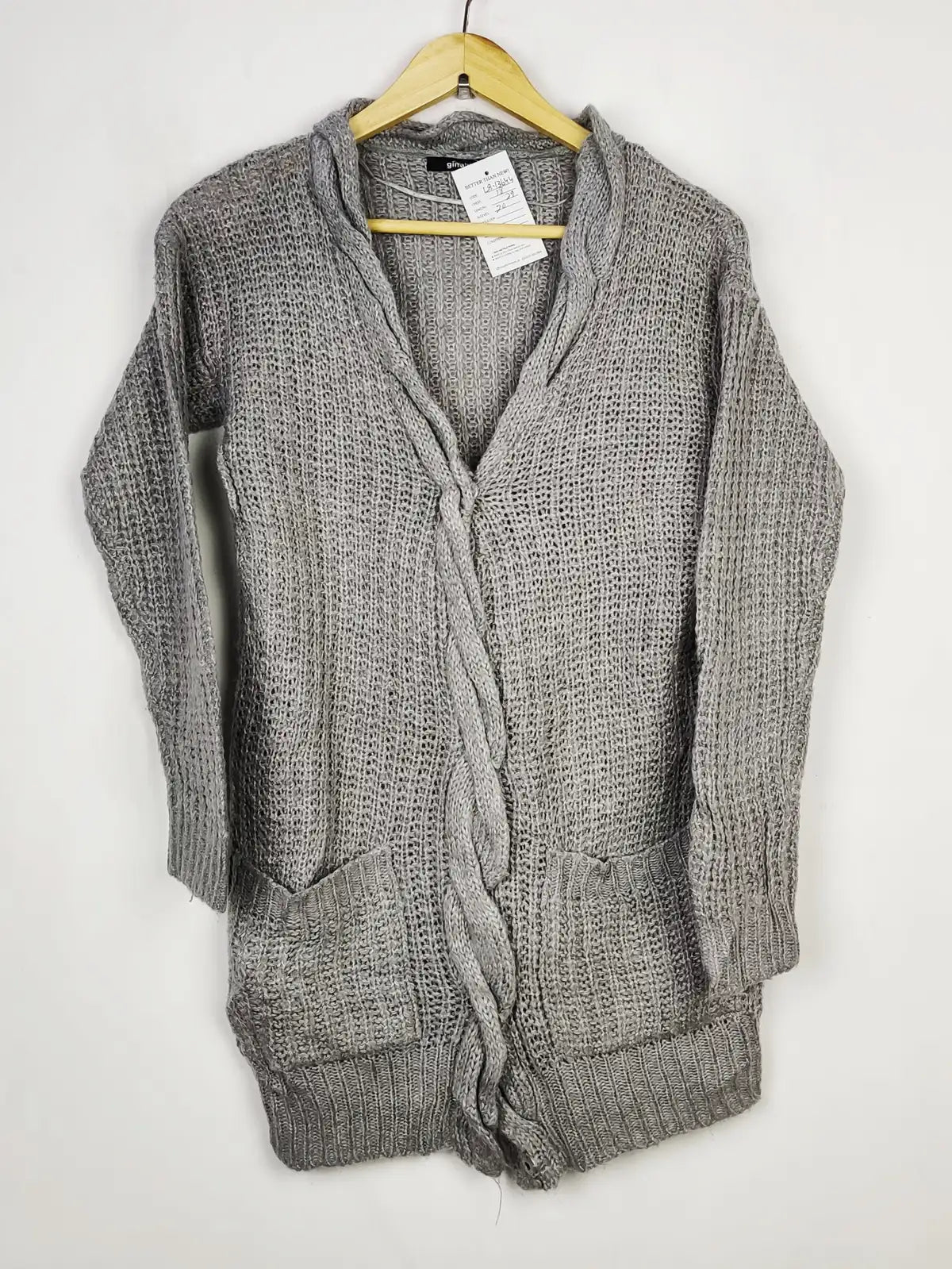 Buy online pre-used pre-loved 100% authentic & Original branded Ginatricot (LS-13644) available in Pakistan. Top international brands avilable.