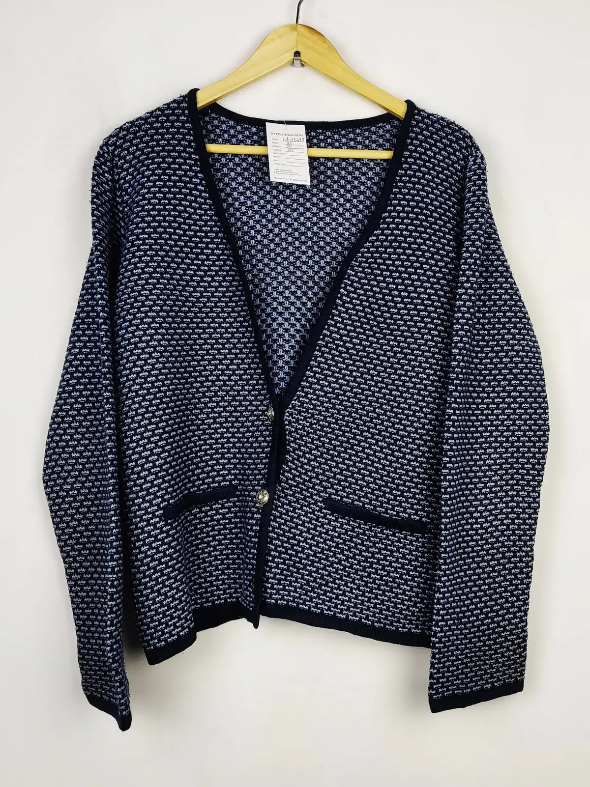 Buy online pre-used pre-loved 100% authentic & Original branded Unknown Brand (LS-13693) available in Pakistan. Top international brands avilable.