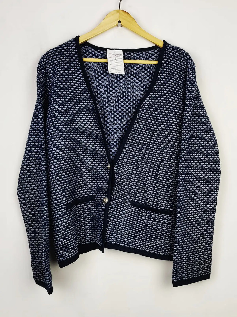 Buy online pre-used pre-loved 100% authentic & Original branded Unknown Brand (LS-13693) available in Pakistan. Top international brands avilable.