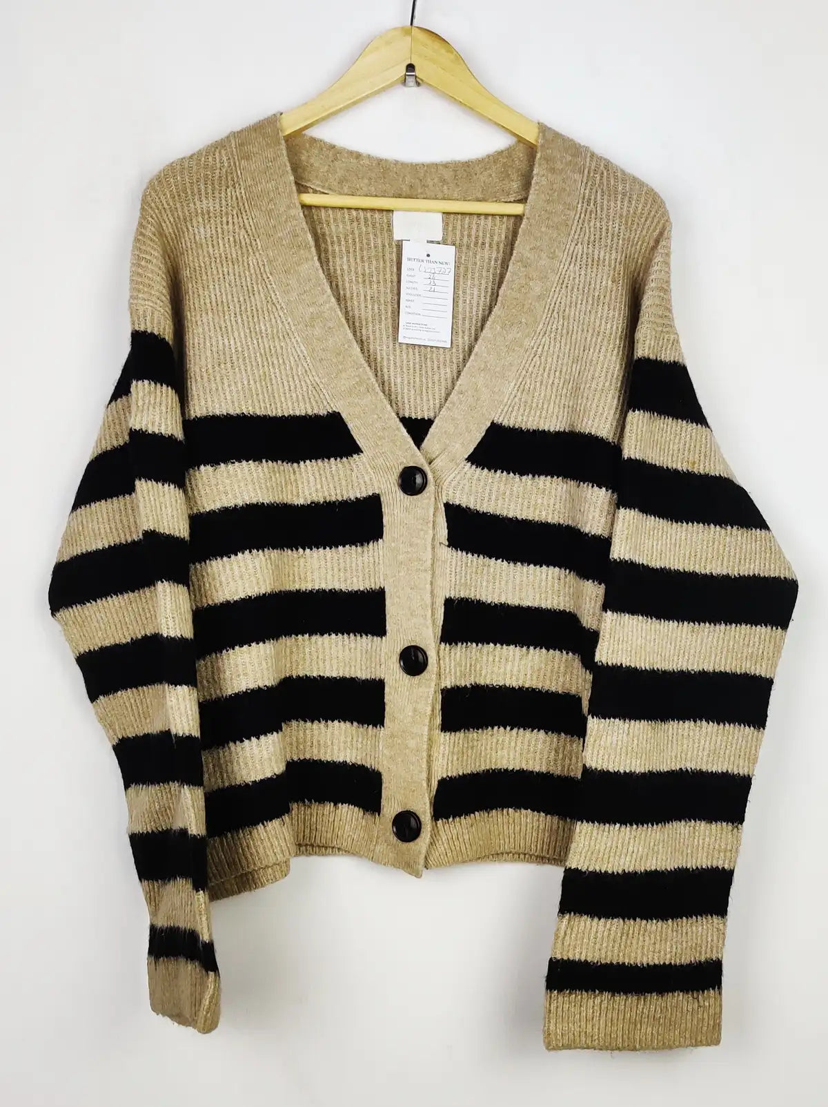 Buy online pre-used pre-loved 100% authentic & Original branded H&M (LS-13727) available in Pakistan. Top international brands avilable.