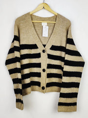 Buy online pre-used pre-loved 100% authentic & Original branded H&M (LS-13727) available in Pakistan. Top international brands avilable.