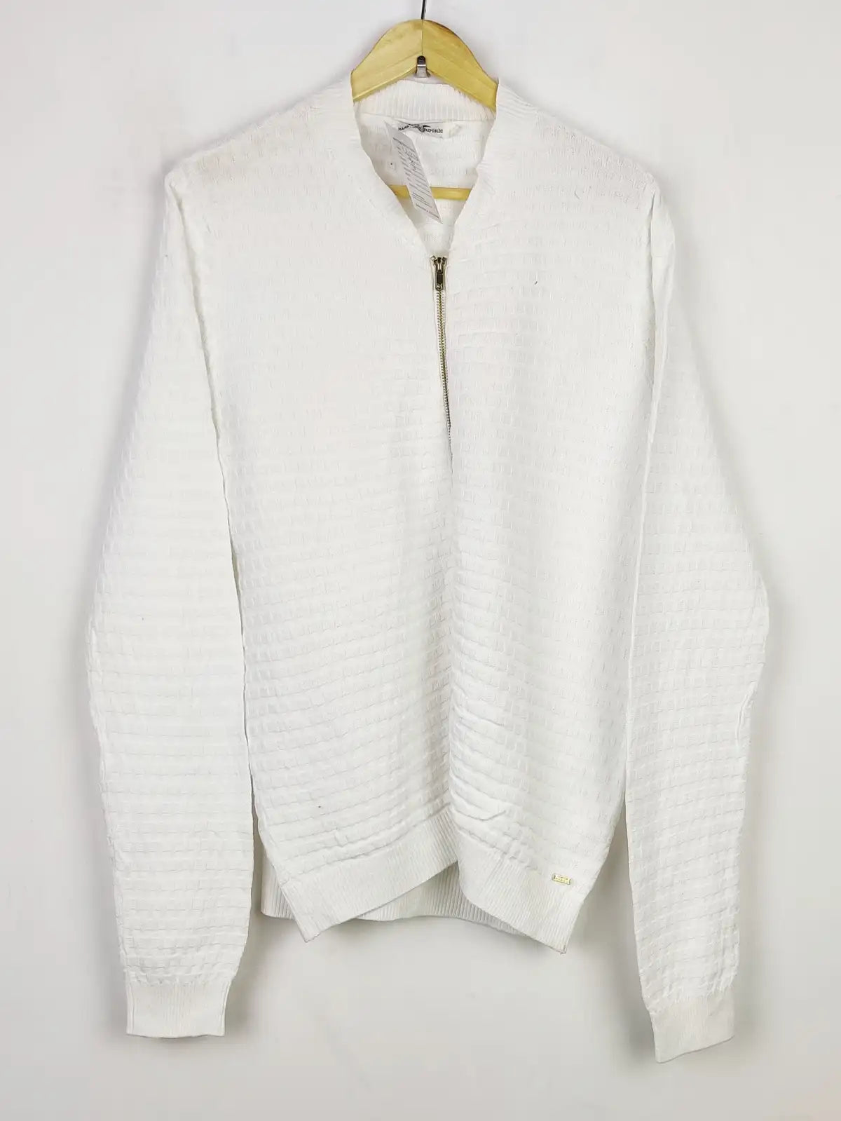 Buy online pre-used pre-loved 100% authentic & Original branded Hampton Republic (LS-13743) available in Pakistan. Top international brands avilable.