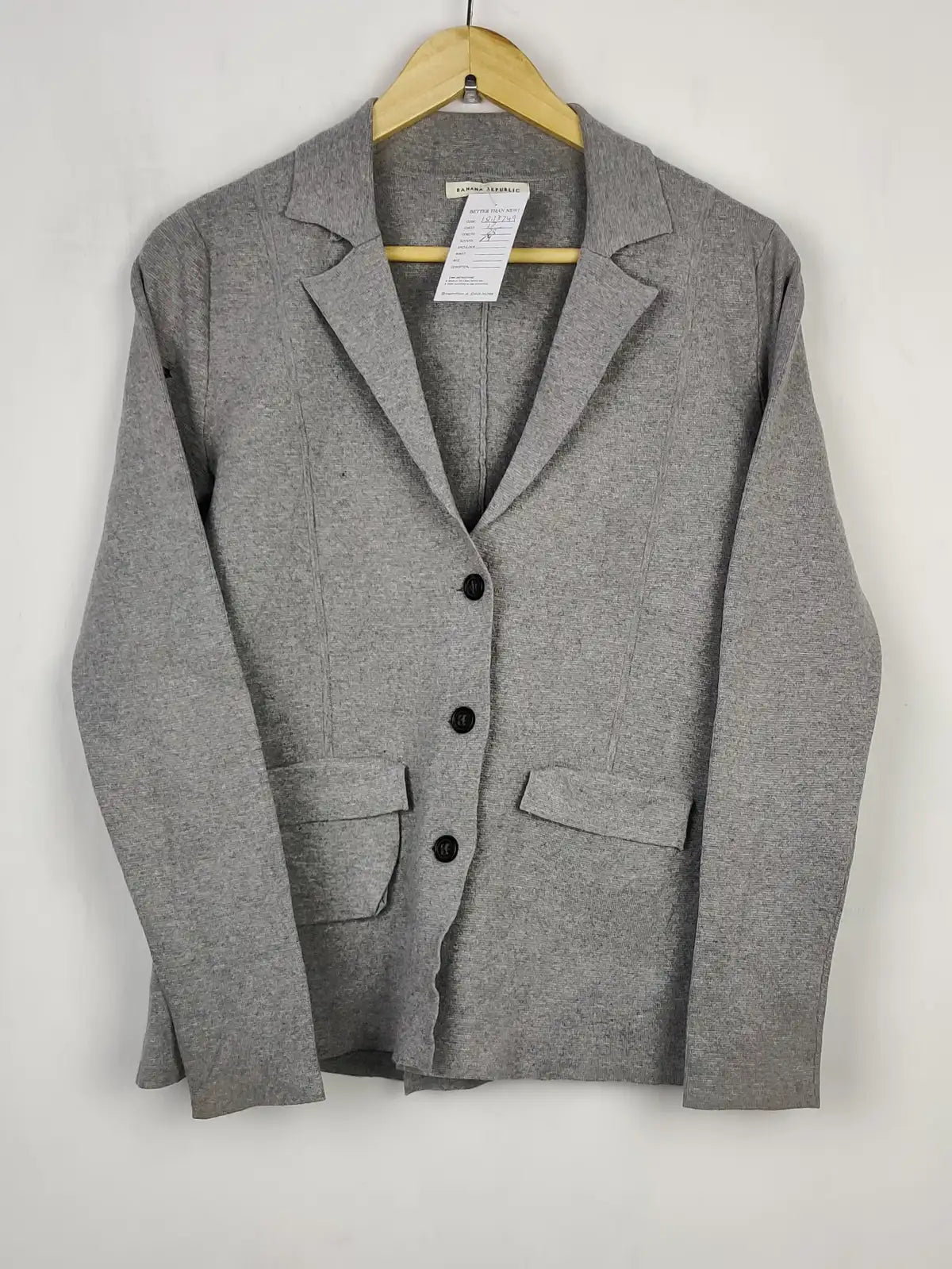 Buy online pre-used pre-loved 100% authentic & Original branded Banana Republic (LS-13749) available in Pakistan. Top international brands avilable.