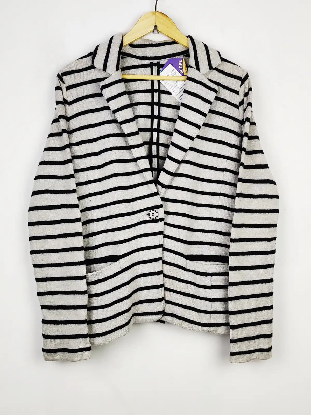 Buy online pre-used pre-loved 100% authentic & Original branded Unknown Brand (LS-13776) available in Pakistan. Top international brands avilable.