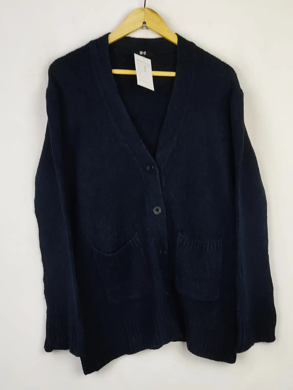 Buy online pre-used pre-loved 100% authentic & Original branded Uni Qlo (LS-13798) available in Pakistan. Top international brands avilable.