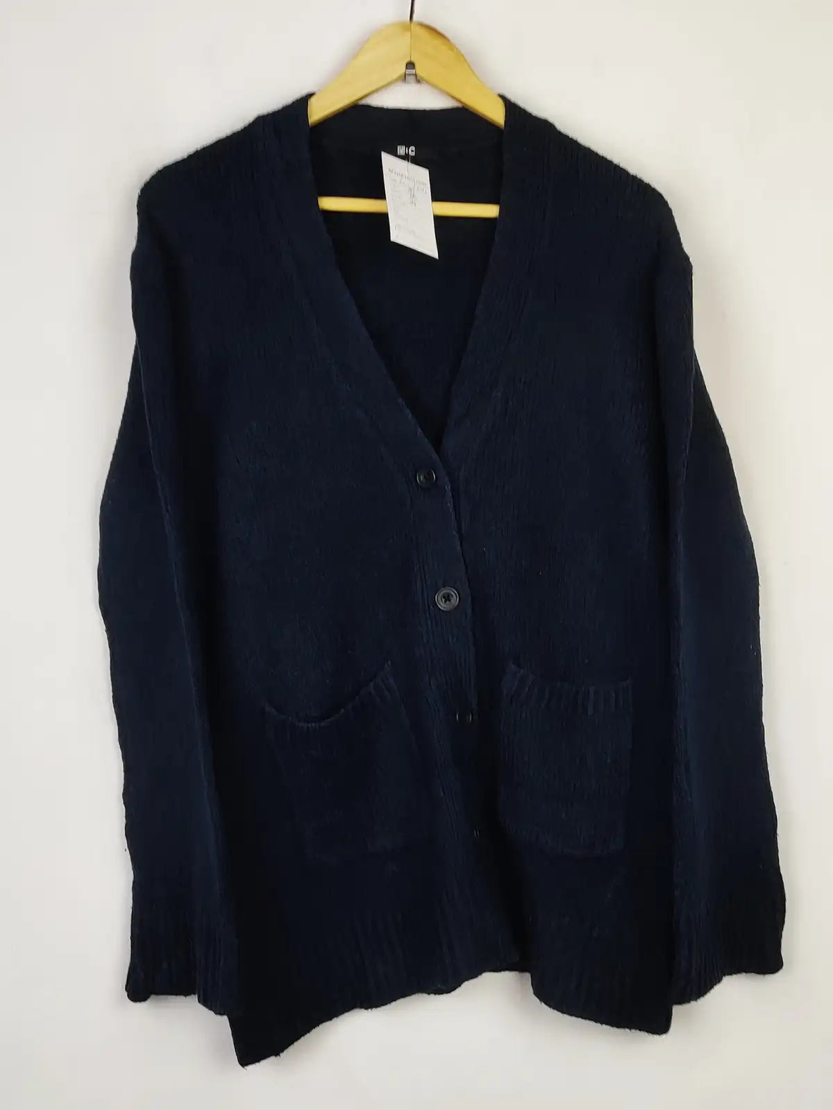 Buy online pre-used pre-loved 100% authentic & Original branded Uni Qlo (LS-13798) available in Pakistan. Top international brands avilable.