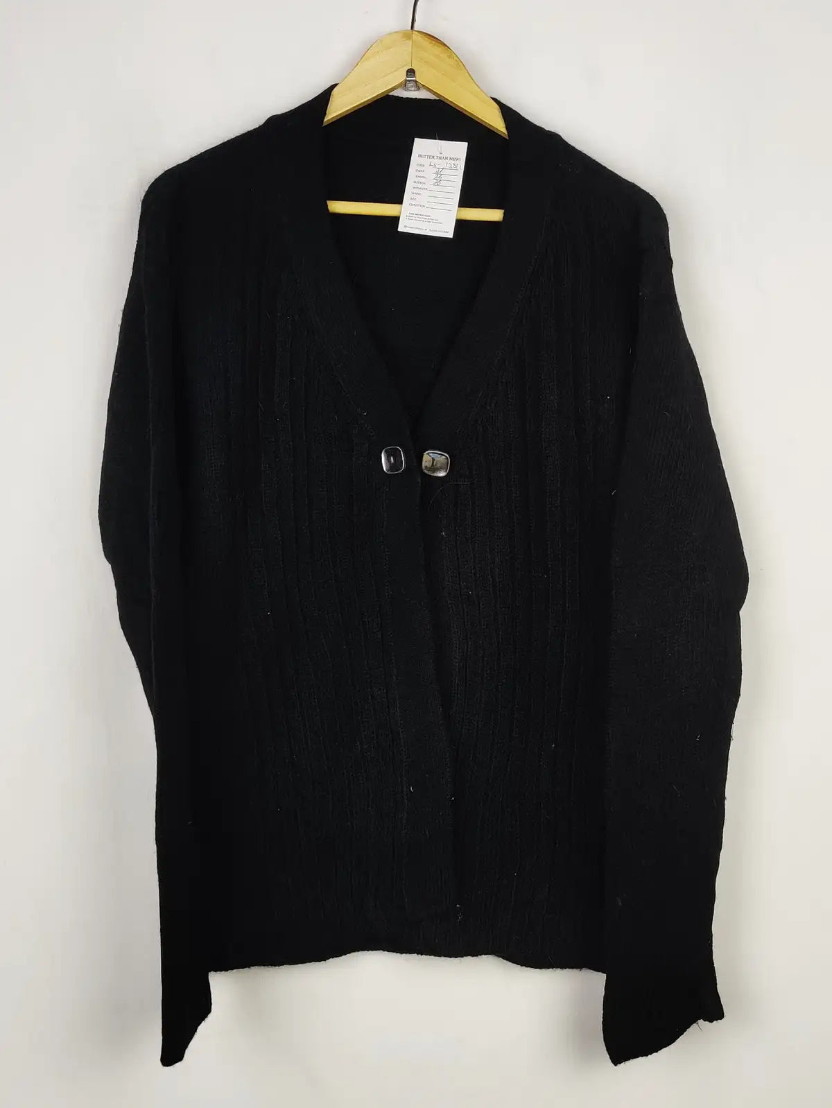 Buy online pre-used pre-loved 100% authentic & Original branded Unknown Brand (LS-13811) available in Pakistan. Top international brands avilable.