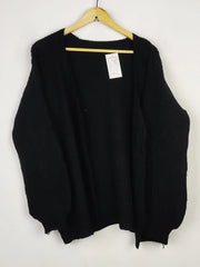 Buy online pre-used pre-loved 100% authentic & Original branded Unknown Brand (LS-13817) available in Pakistan. Top international brands avilable.