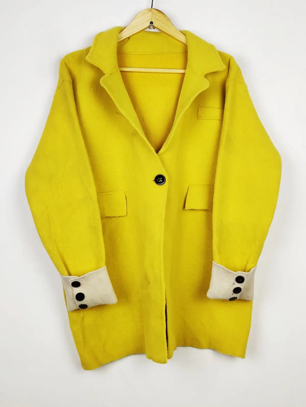 Buy online pre-used pre-loved 100% authentic & Original branded Unknown Brand (LS-13835) available in Pakistan. Top international brands avilable.