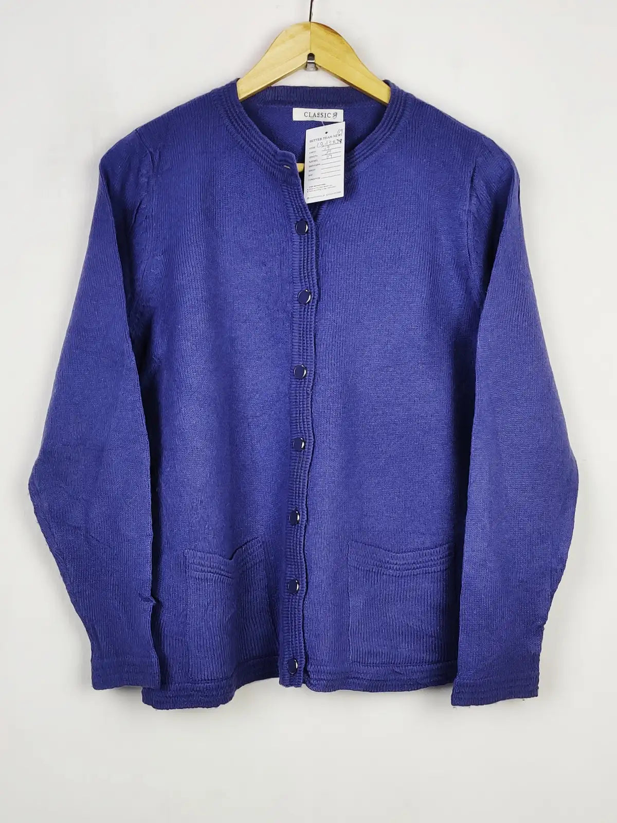 Buy online pre-used pre-loved 100% authentic & Original branded Classics (LS-13869) available in Pakistan. Top international brands avilable.