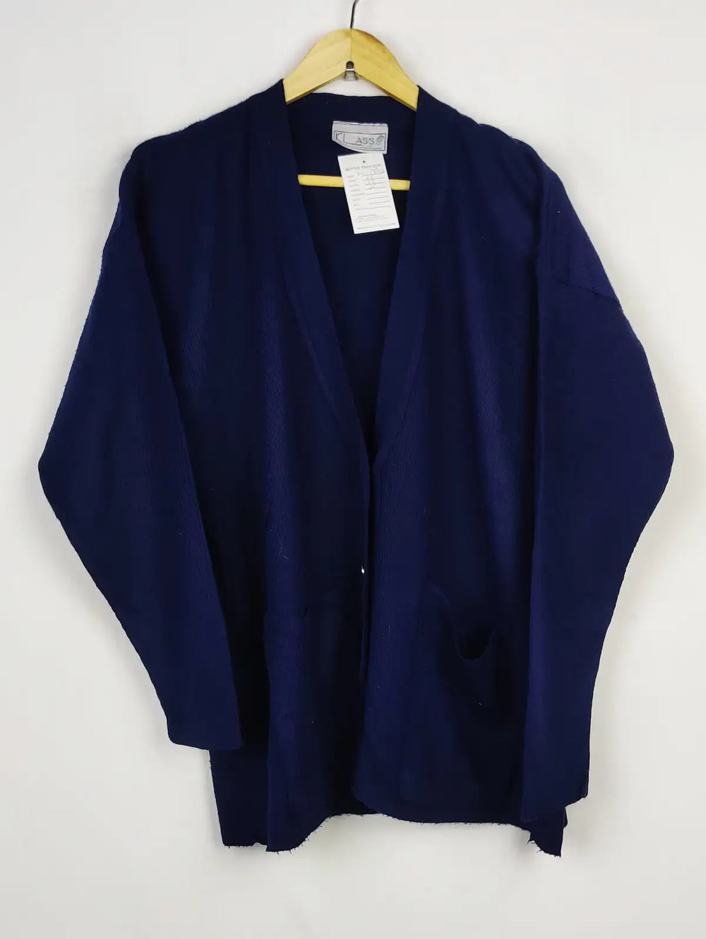 Buy online pre-used pre-loved 100% authentic & Original branded Iclass (LS-13902) available in Pakistan. Top international brands avilable.