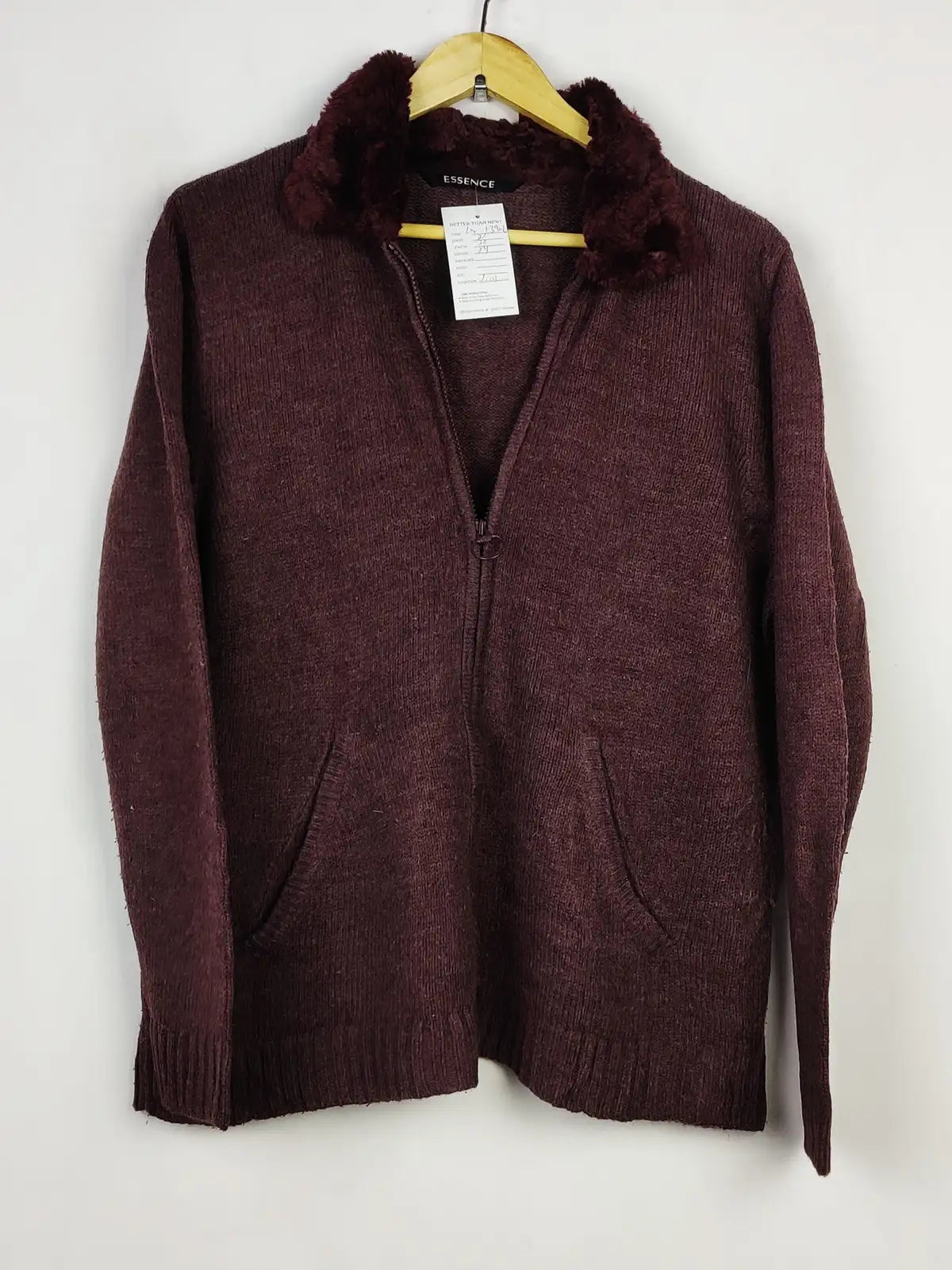 Buy online pre-used pre-loved 100% authentic & Original branded Essence (LS-13906) available in Pakistan. Top international brands avilable.