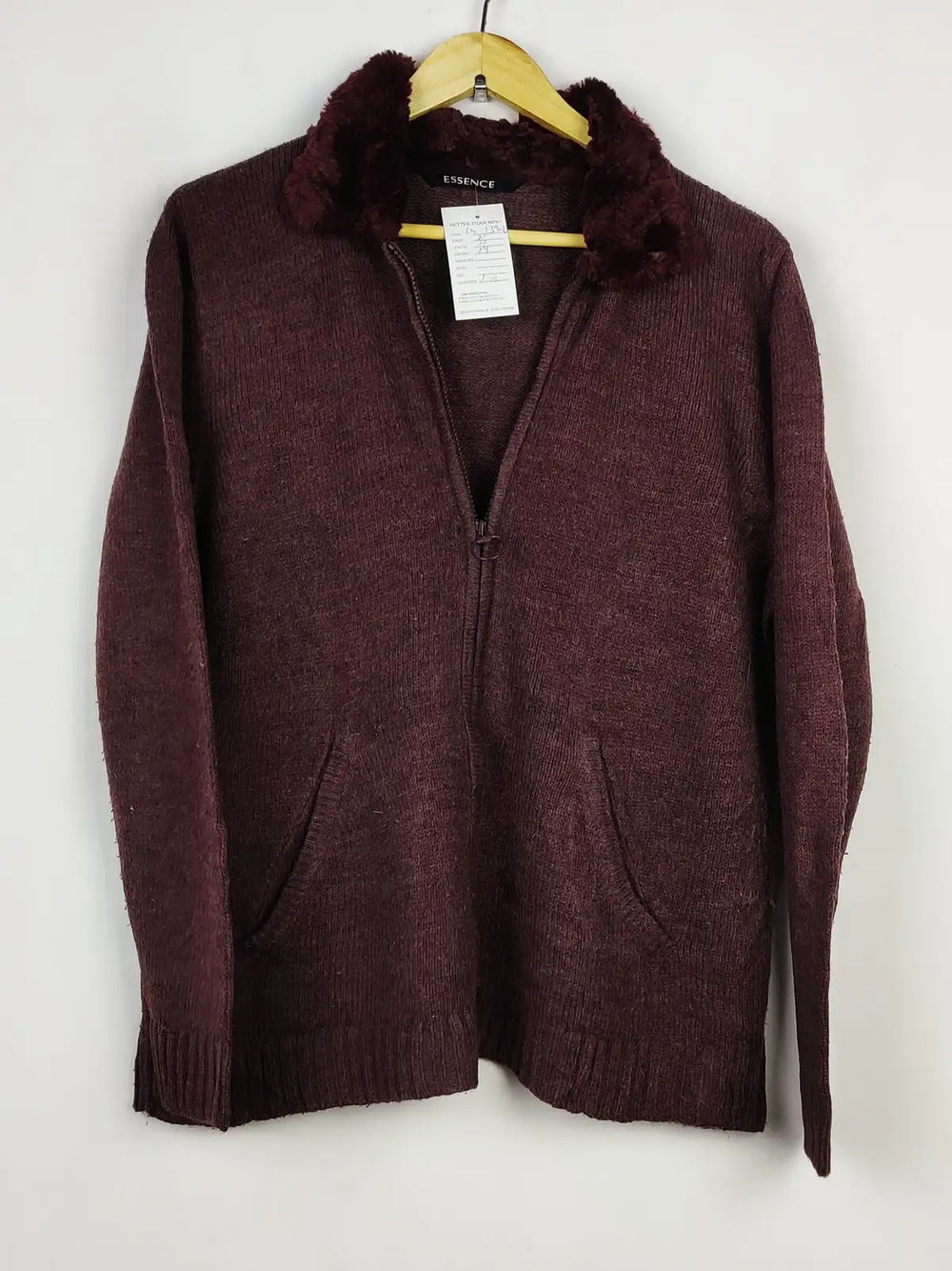 Buy online pre-used pre-loved 100% authentic & Original branded Essence (LS-13906) available in Pakistan. Top international brands avilable.