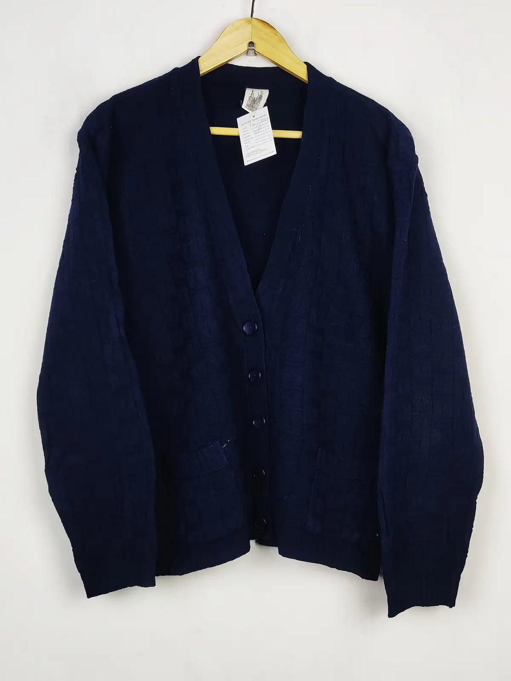 Buy online pre-used pre-loved 100% authentic & Original branded Unknown Brand (LS-13934) available in Pakistan. Top international brands avilable.