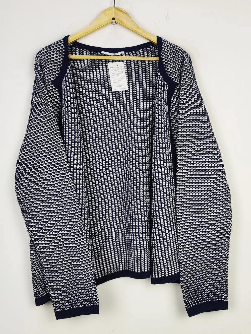 Buy online pre-used pre-loved 100% authentic & Original branded Dsh (LS-14557) available in Pakistan. Top international brands avilable.