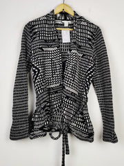 Buy online pre-used pre-loved 100% authentic & Original branded H&M (LS-14732) available in Pakistan. Top international brands avilable.