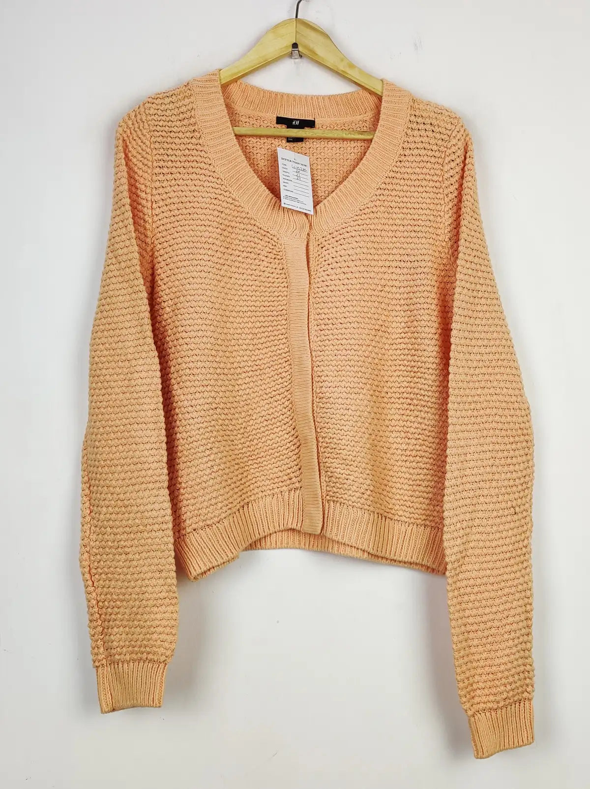 Buy online pre-used pre-loved 100% authentic & Original branded H&M (LS-15284) available in Pakistan. Top international brands avilable.