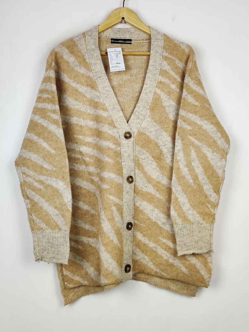 Buy online pre-used pre-loved 100% authentic & Original branded Mango (LS-15928) available in Pakistan. Top international brands avilable.