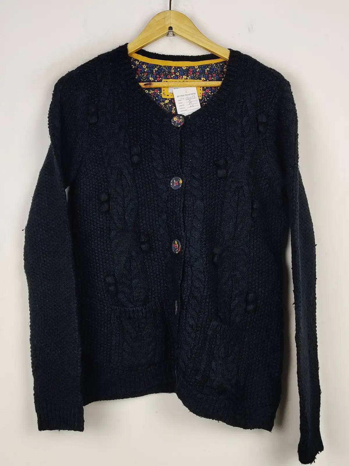 Buy online pre-used pre-loved 100% authentic & Original branded Peruna (LS-16013) available in Pakistan. Top international brands avilable.