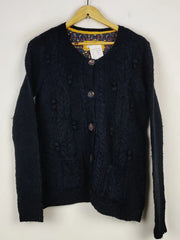 Buy online pre-used pre-loved 100% authentic & Original branded Peruna (LS-16013) available in Pakistan. Top international brands avilable.
