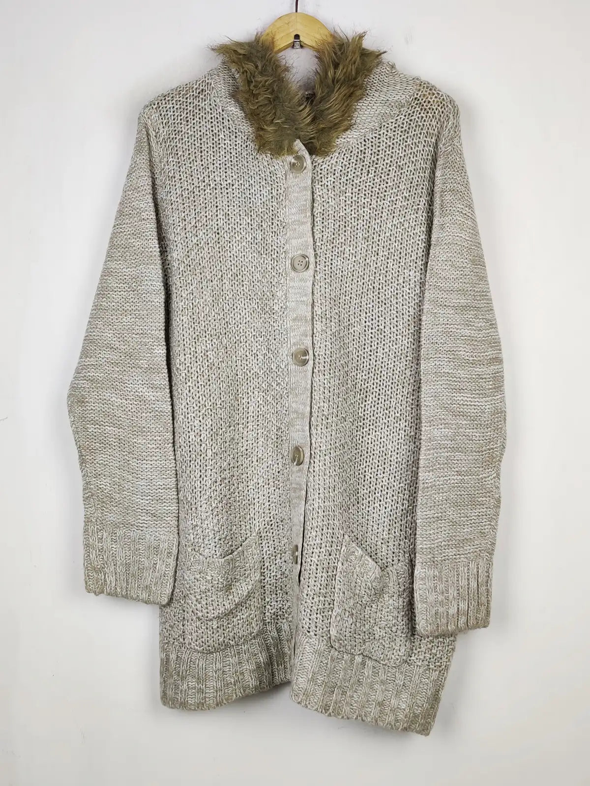 Buy online pre-used pre-loved 100% authentic & Original branded Beyou (LS-16067) available in Pakistan. Top international brands avilable.