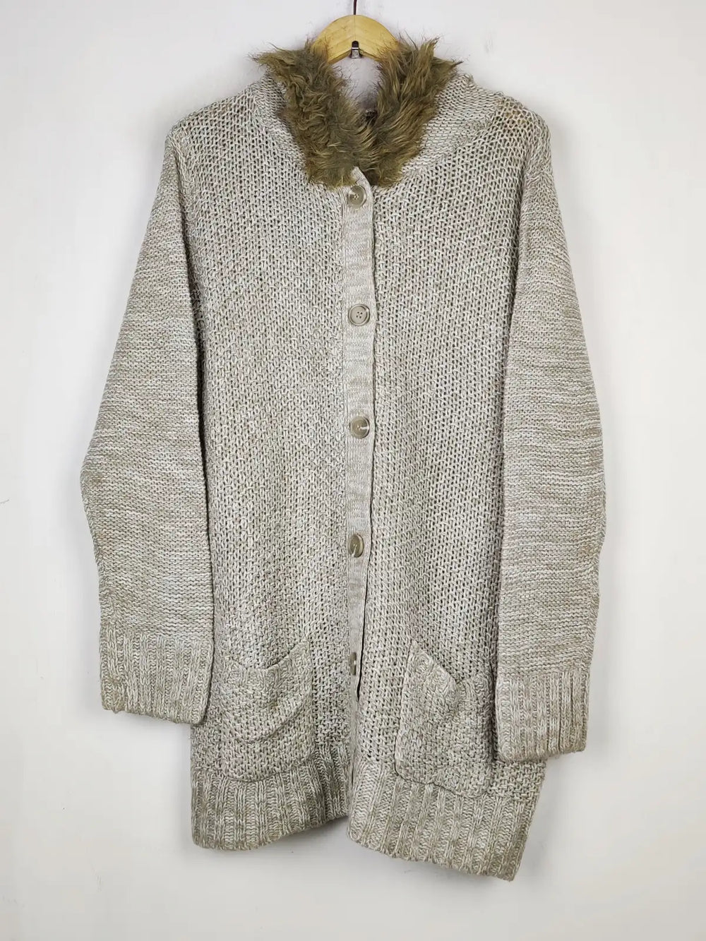 Buy online pre-used pre-loved 100% authentic & Original branded Beyou (LS-16067) available in Pakistan. Top international brands avilable.