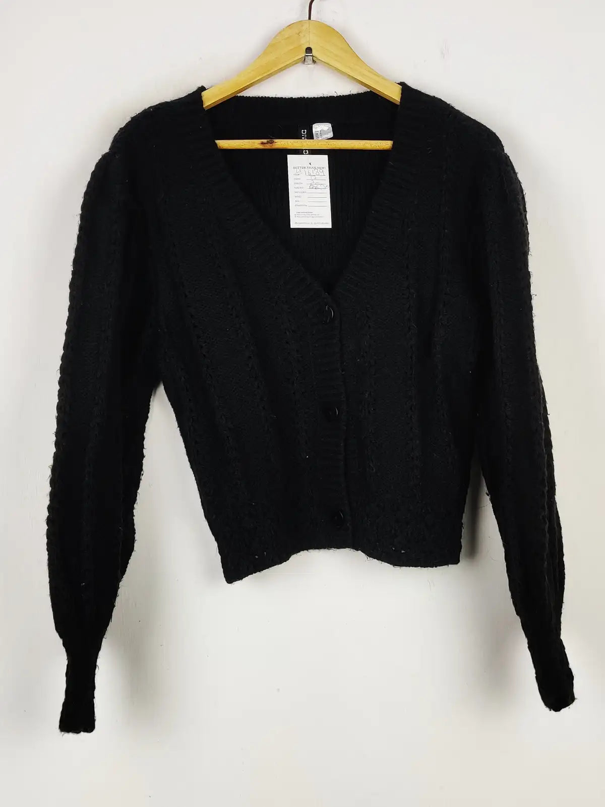Buy online pre-used pre-loved 100% authentic & Original branded H&M (LS-16139) available in Pakistan. Top international brands avilable.
