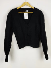 Buy online pre-used pre-loved 100% authentic & Original branded H&M (LS-16139) available in Pakistan. Top international brands avilable.