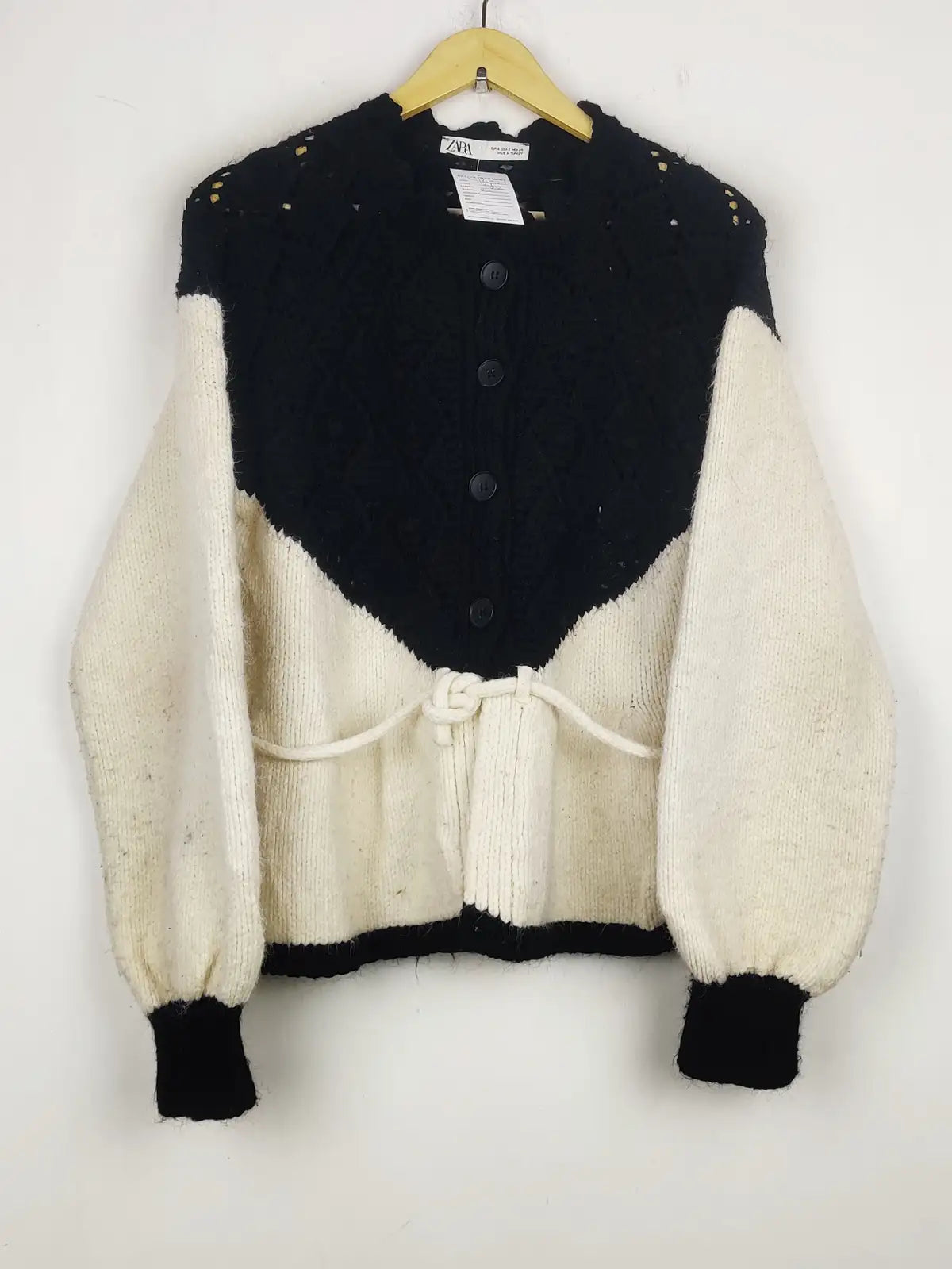 Buy online pre-used pre-loved 100% authentic & Original branded Zara (LS-16322) available in Pakistan. Top international brands avilable.
