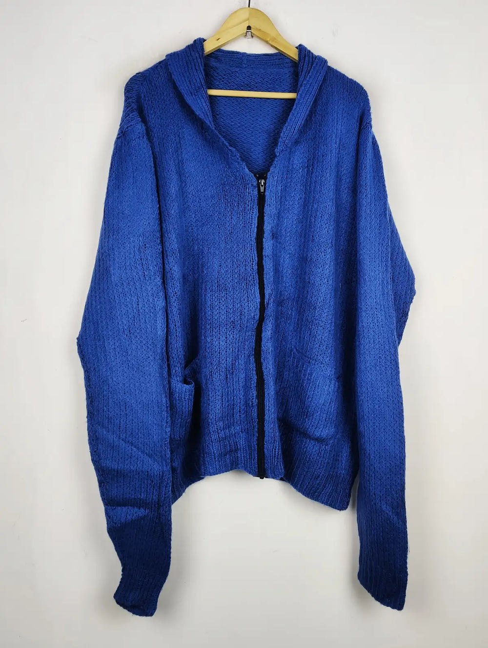 Buy online pre-used pre-loved 100% authentic & Original branded Unknown Brand (LS-16460) available in Pakistan. Top international brands avilable.
