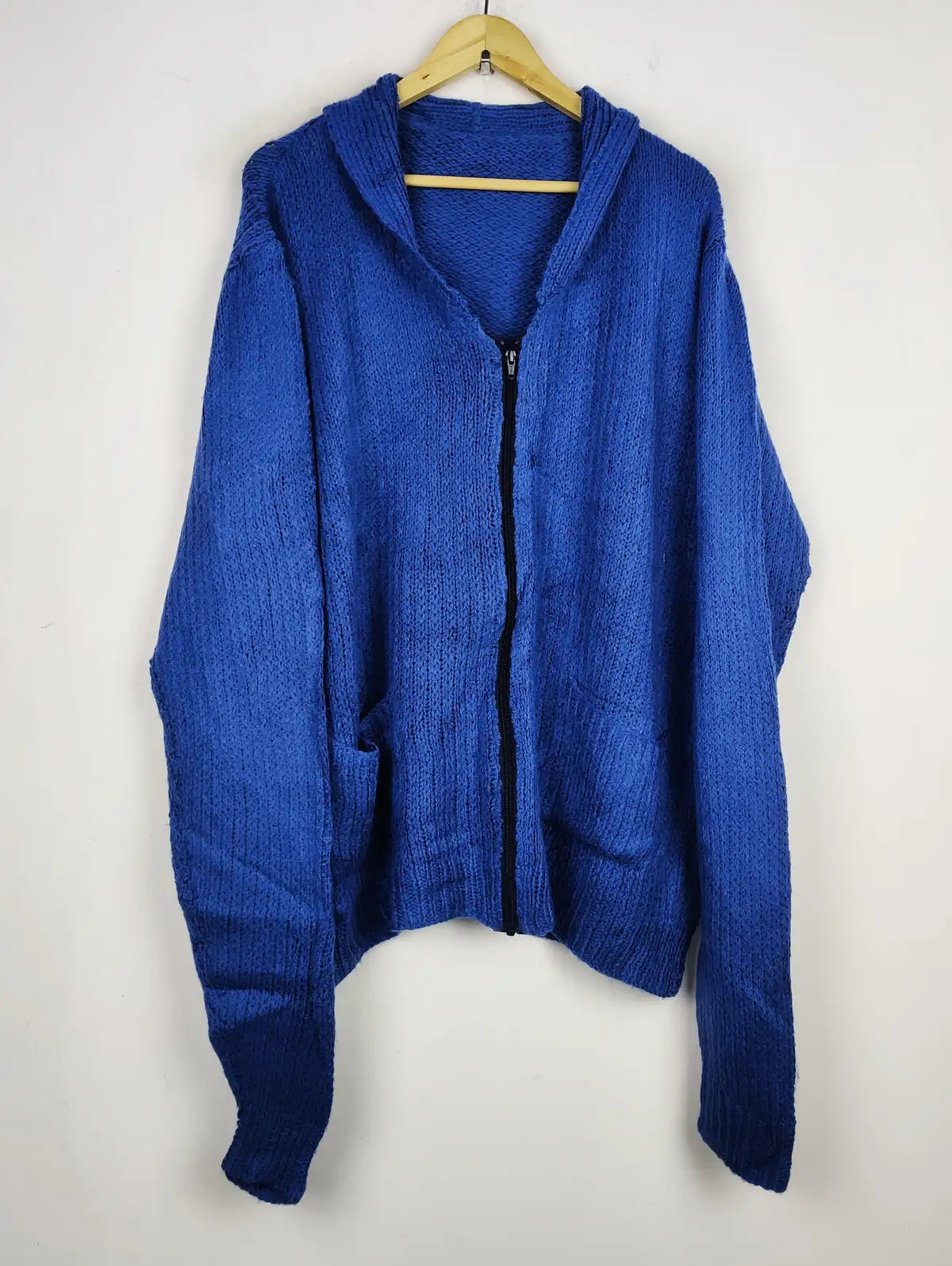 Buy online pre-used pre-loved 100% authentic & Original branded Unknown Brand (LS-16460) available in Pakistan. Top international brands avilable.