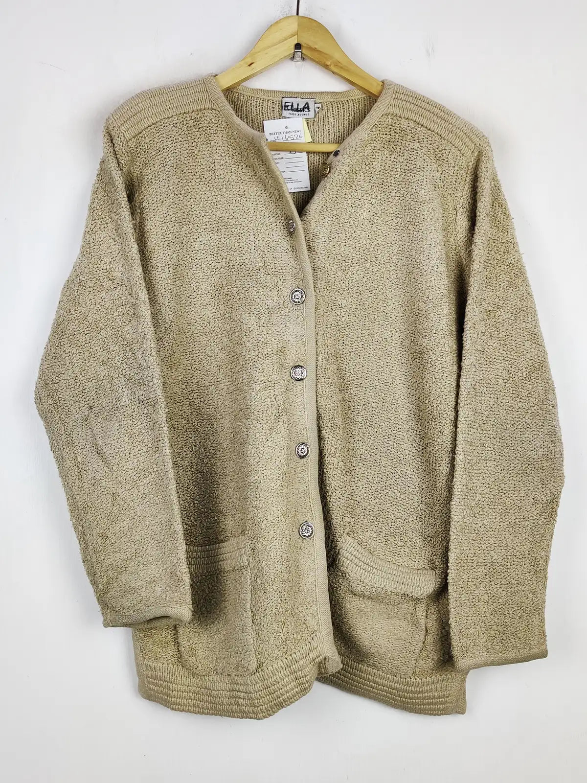 Buy online pre-used pre-loved 100% authentic & Original branded Classic (LS-16526) available in Pakistan. Top international brands avilable.