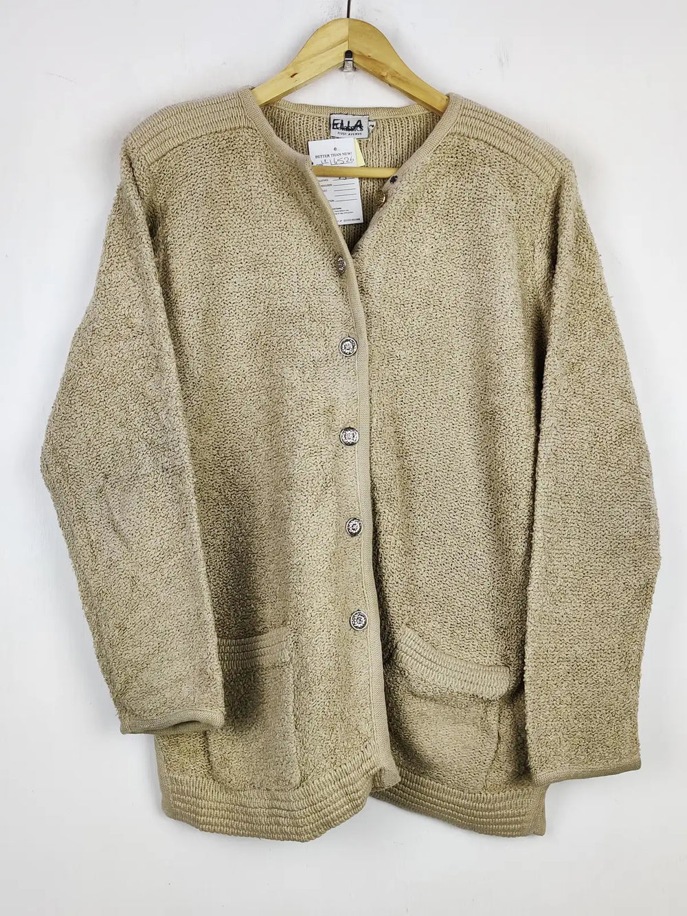 Buy online pre-used pre-loved 100% authentic & Original branded Classic (LS-16526) available in Pakistan. Top international brands avilable.