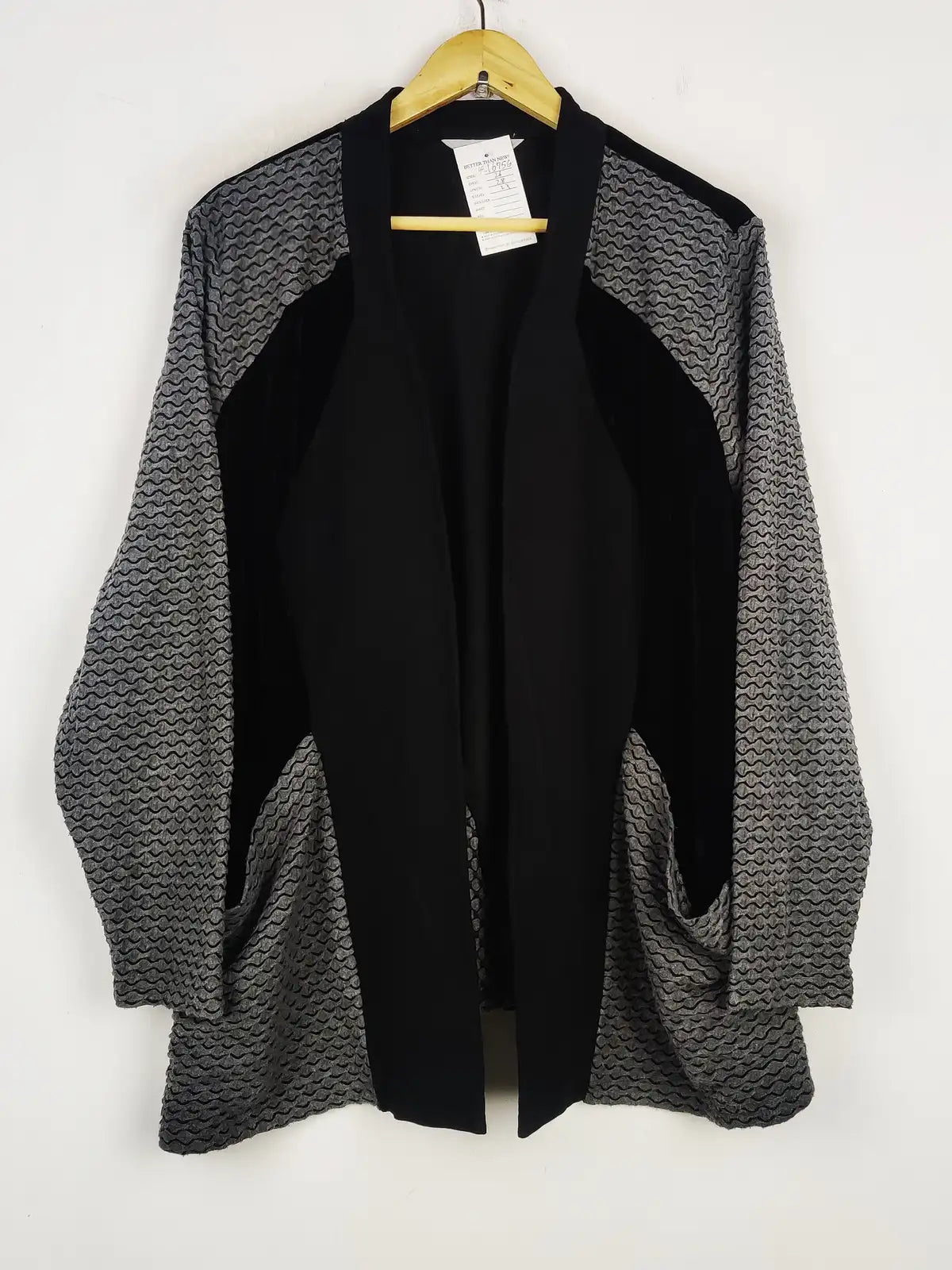Buy online pre-used pre-loved 100% authentic & Original branded Chesca (LS-16756) available in Pakistan. Top international brands avilable.