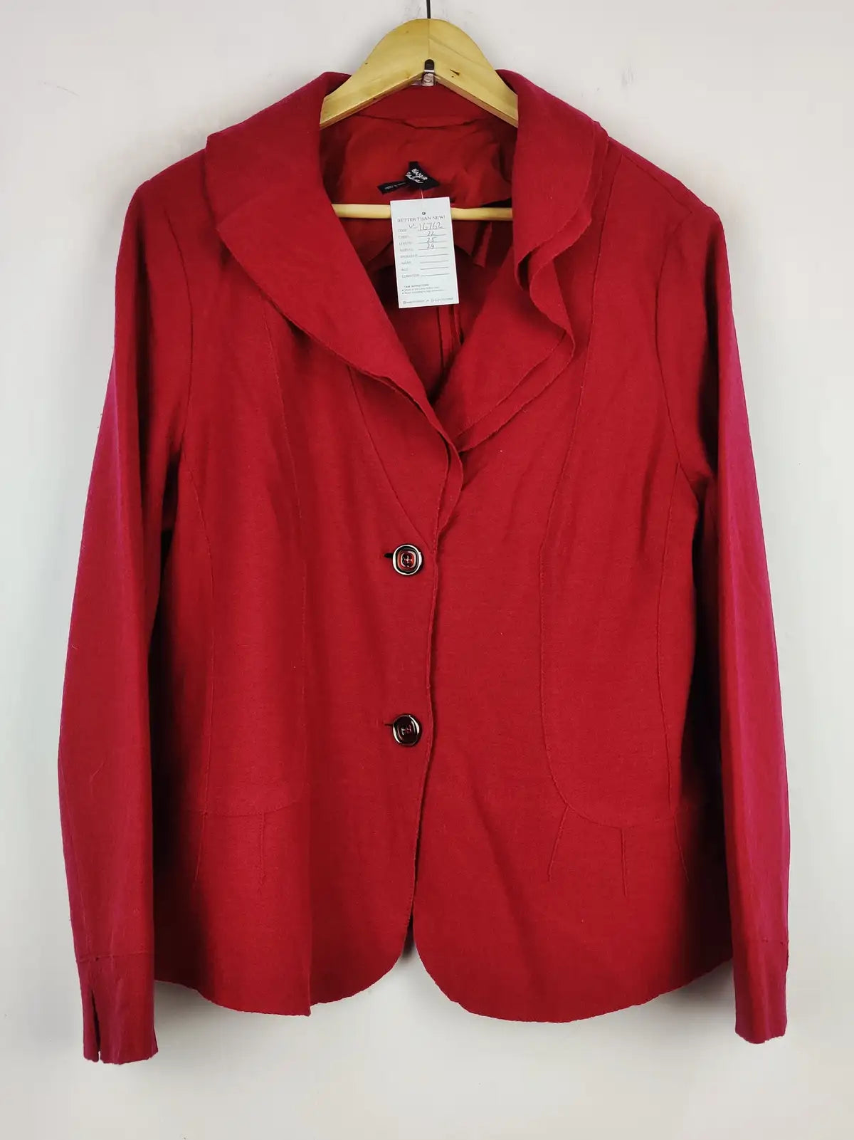 Buy online pre-used pre-loved 100% authentic & Original branded Basler (LS-16762) available in Pakistan. Top international brands avilable.