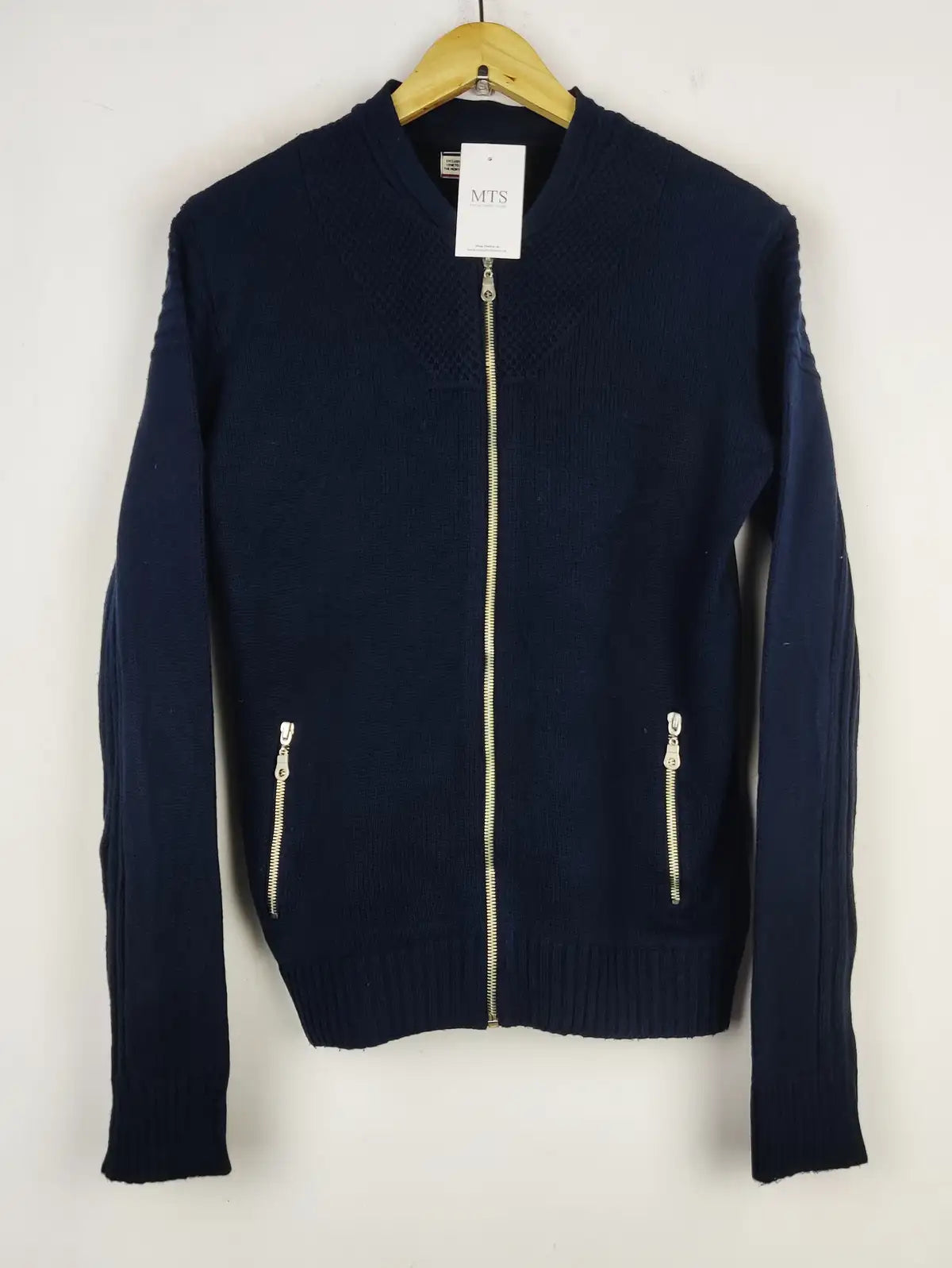 Buy online pre-used pre-loved 100% authentic & Original branded Hnd Made (LS-16763) available in Pakistan. Top international brands avilable.
