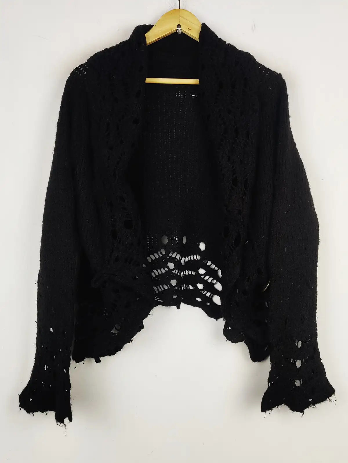 Buy online pre-used pre-loved 100% authentic & Original branded Unknown Brand (LS-16775) available in Pakistan. Top international brands avilable.