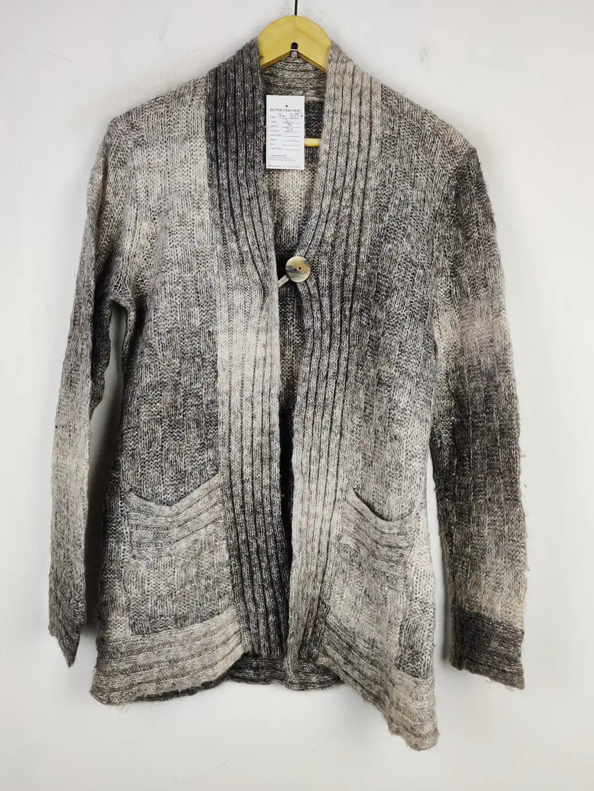 Buy online pre-used pre-loved 100% authentic & Original branded Unknown Brand (LS-16856) available in Pakistan. Top international brands avilable.