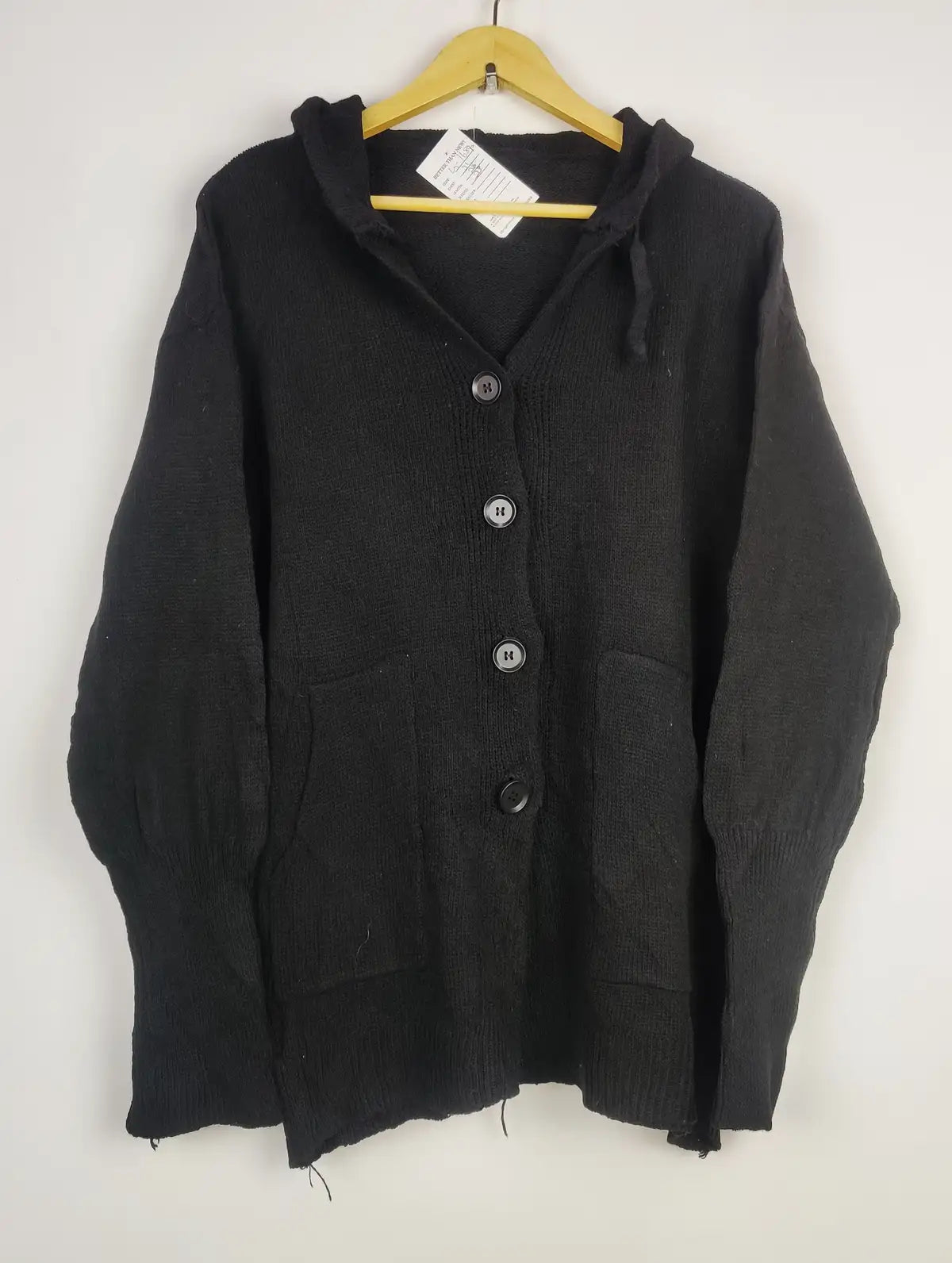 Buy online pre-used pre-loved 100% authentic & Original branded Unknown Brand (LS-16890) available in Pakistan. Top international brands avilable.