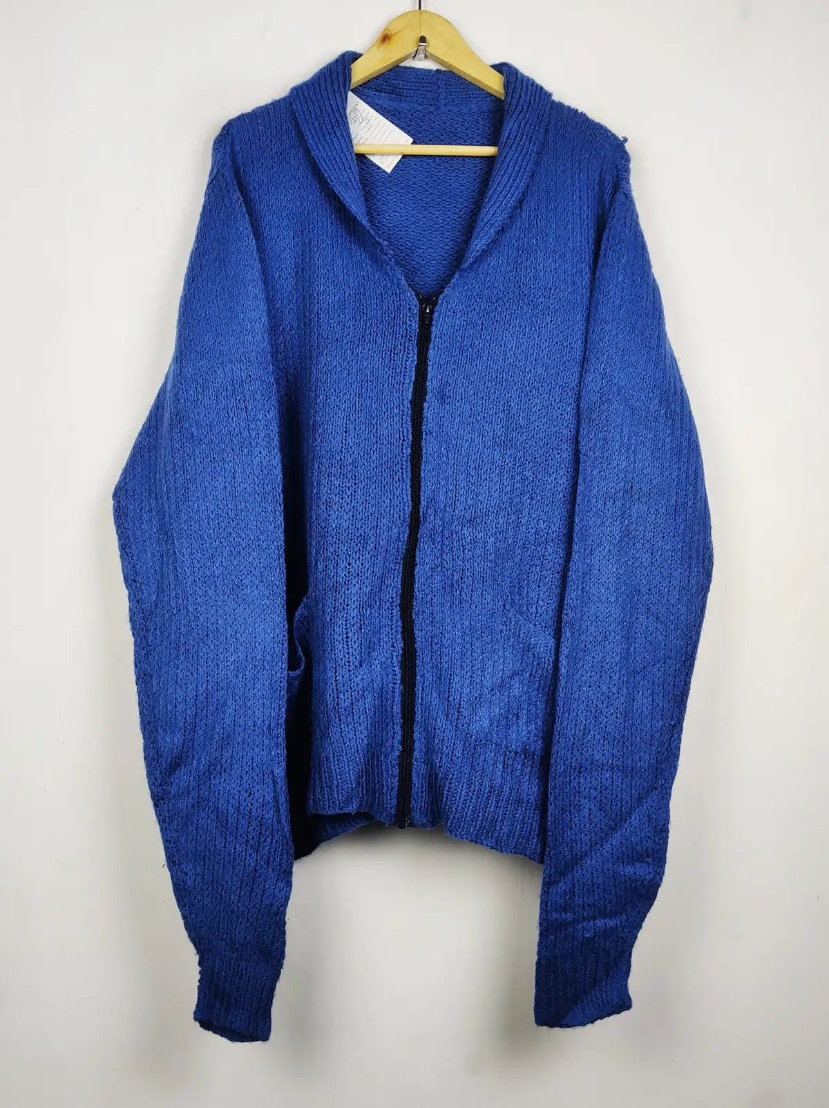 Buy online pre-used pre-loved 100% authentic & Original branded Unknown Brand (LS-17017) available in Pakistan. Top international brands avilable.