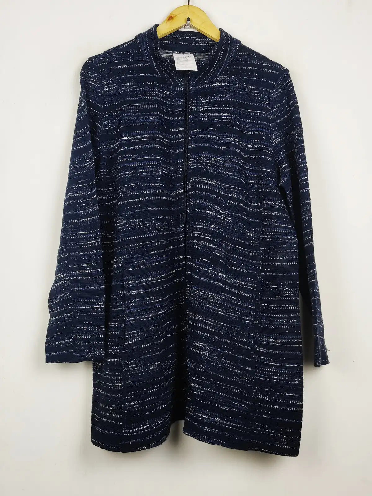 Buy online pre-used pre-loved 100% authentic & Original branded Elliott Lauren (LS-17019) available in Pakistan. Top international brands avilable.