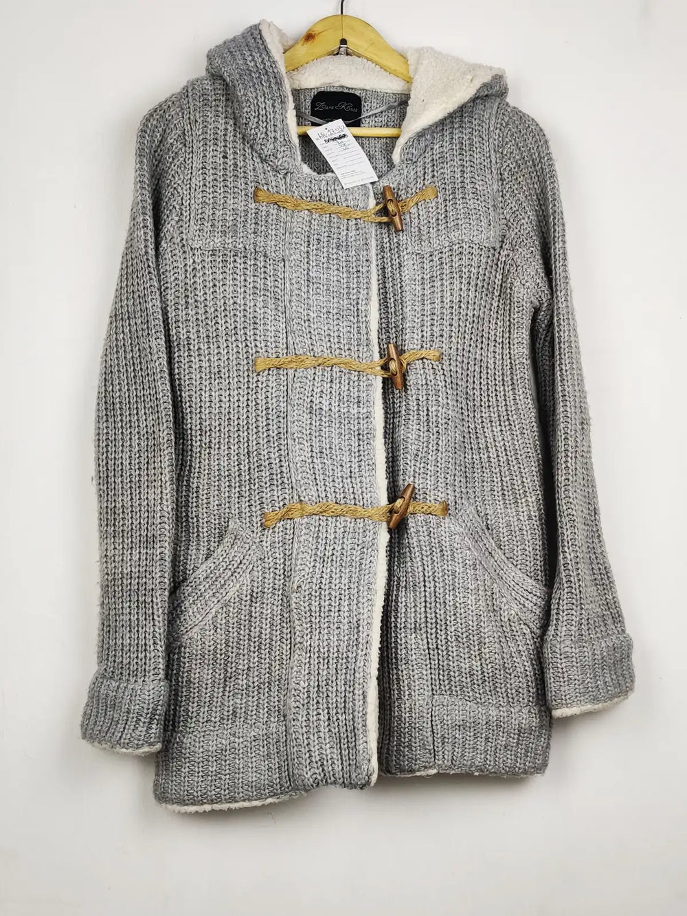 Buy online pre-used pre-loved 100% authentic & Original branded Zara (LS-17032) available in Pakistan. Top international brands avilable.