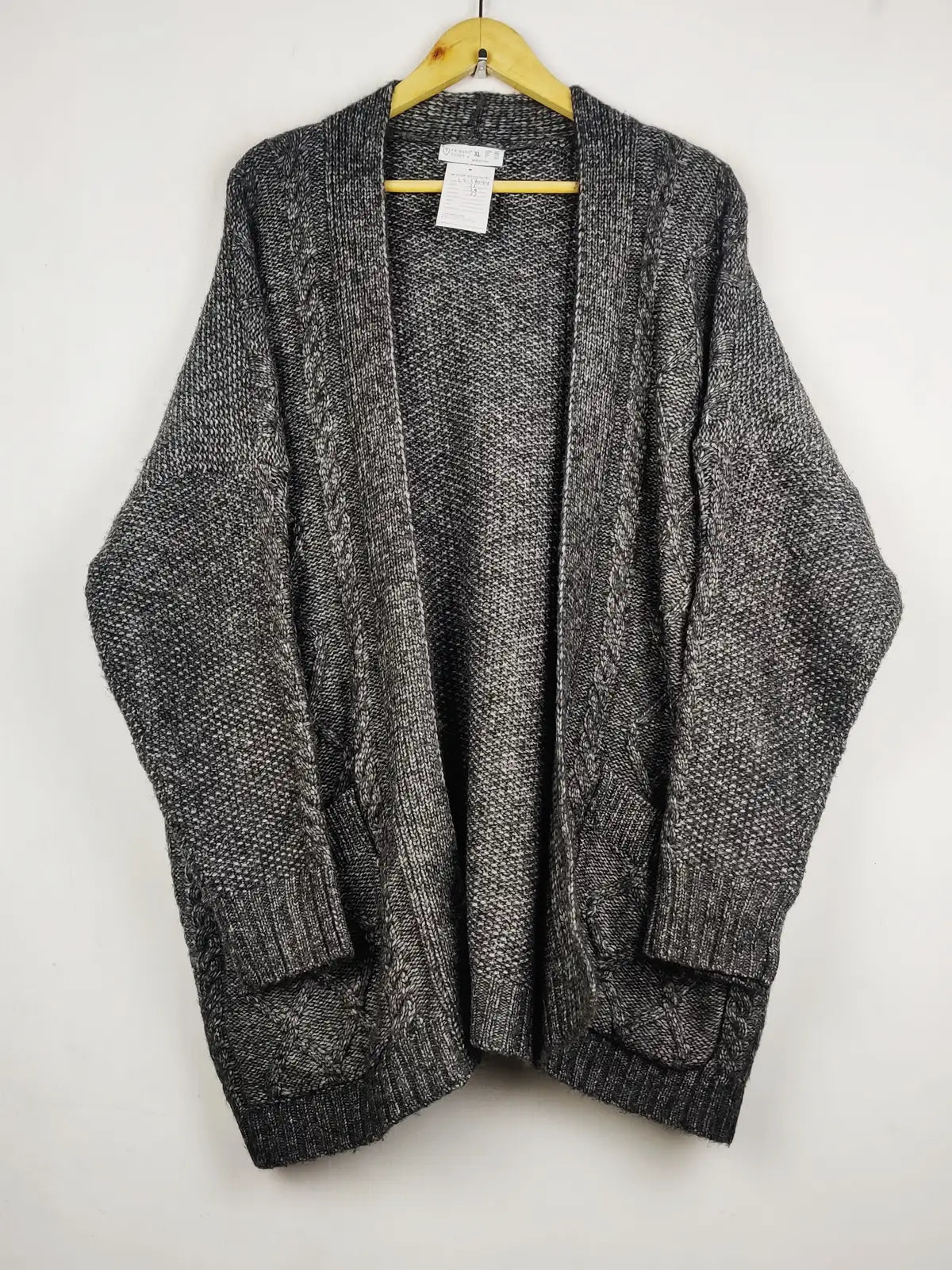 Buy online pre-used pre-loved 100% authentic & Original branded Primark (LS-17044) available in Pakistan. Top international brands avilable.