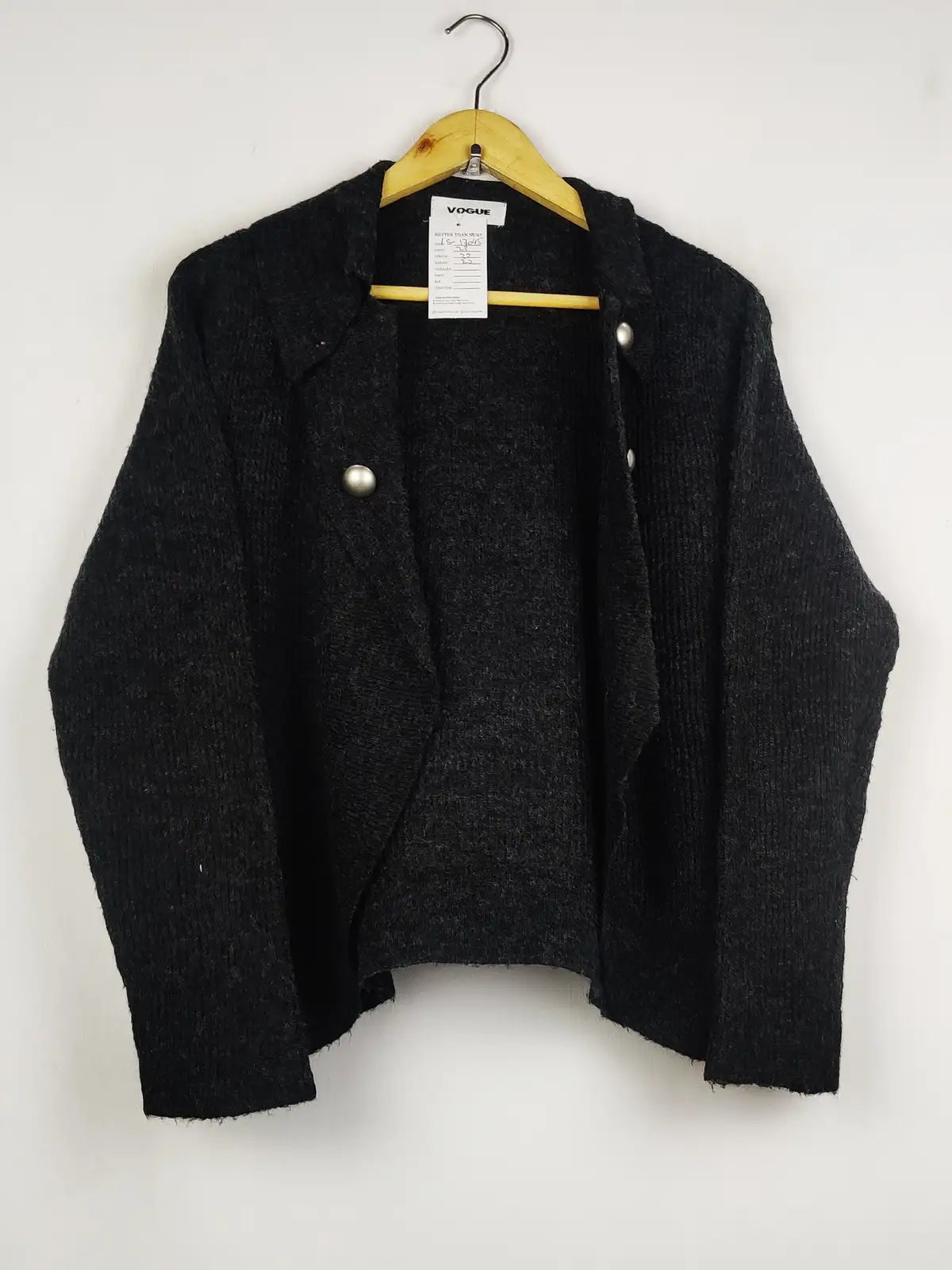 Buy online pre-used pre-loved 100% authentic & Original branded Vogue (LS-17045) available in Pakistan. Top international brands avilable.