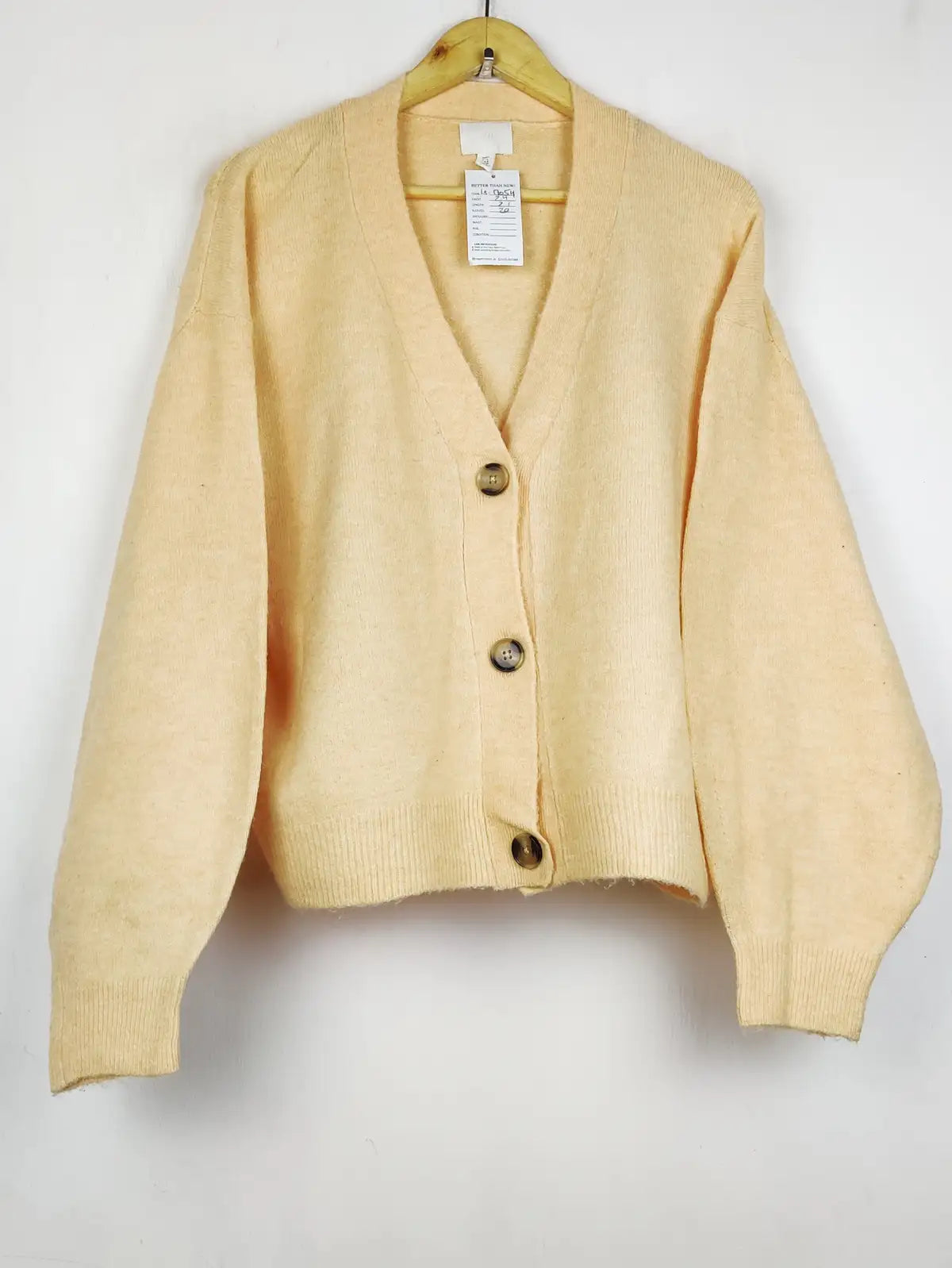 Buy online pre-used pre-loved 100% authentic & Original branded H&M (LS-17054) available in Pakistan. Top international brands avilable.