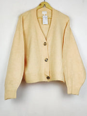 Buy online pre-used pre-loved 100% authentic & Original branded H&M (LS-17054) available in Pakistan. Top international brands avilable.